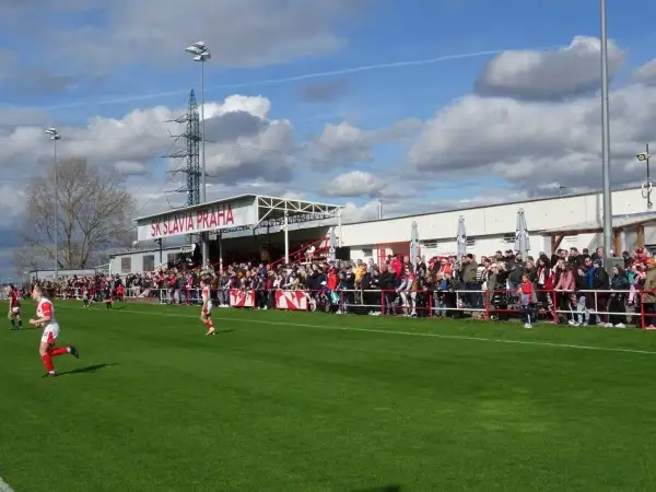Stadion Horní Měcholupy