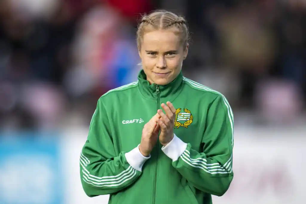Julie Blakstad is back in WSL. Norwergian heads to Tottenham