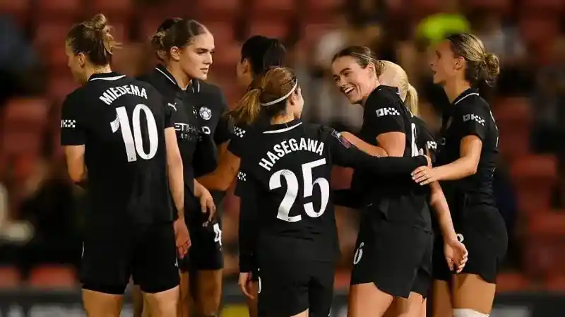 First goal for Grace Clinton in blue! Manchester City scores five