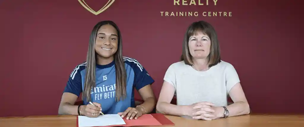 It's here! Olivia Smith signs for Arsenal