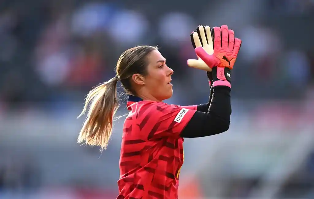 ‘IT’S HARD TO LEAVE YOUR HOME COUNTRY’ – MARY EARPS ON LEAVING MANCHESTER UNITED TO JOIN PSG