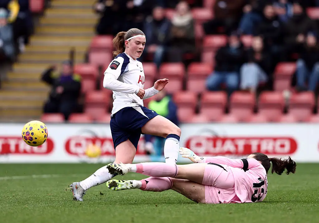 TOT vs. LEI: Spurs attack the top of the table thanks tu Neville's own goal
