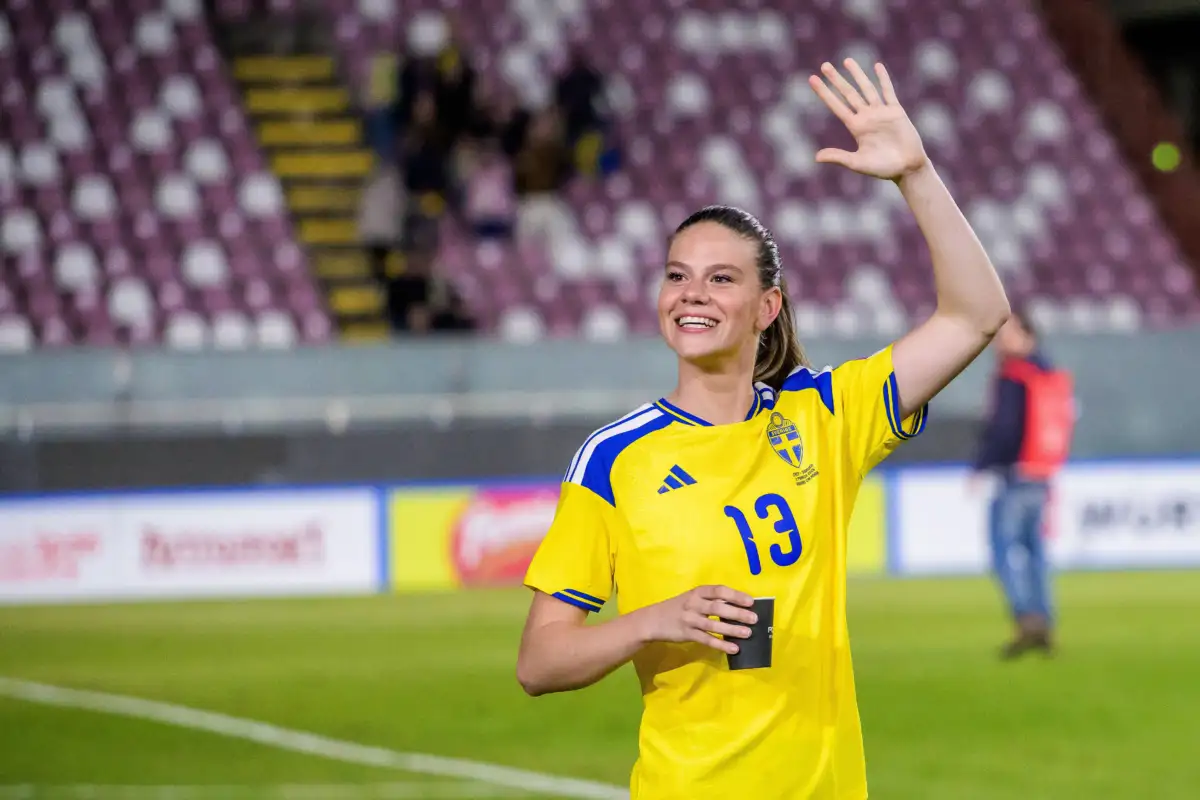 Two Friends, One Dream: The Rise of Sweden’s New Defender Bella Andersson