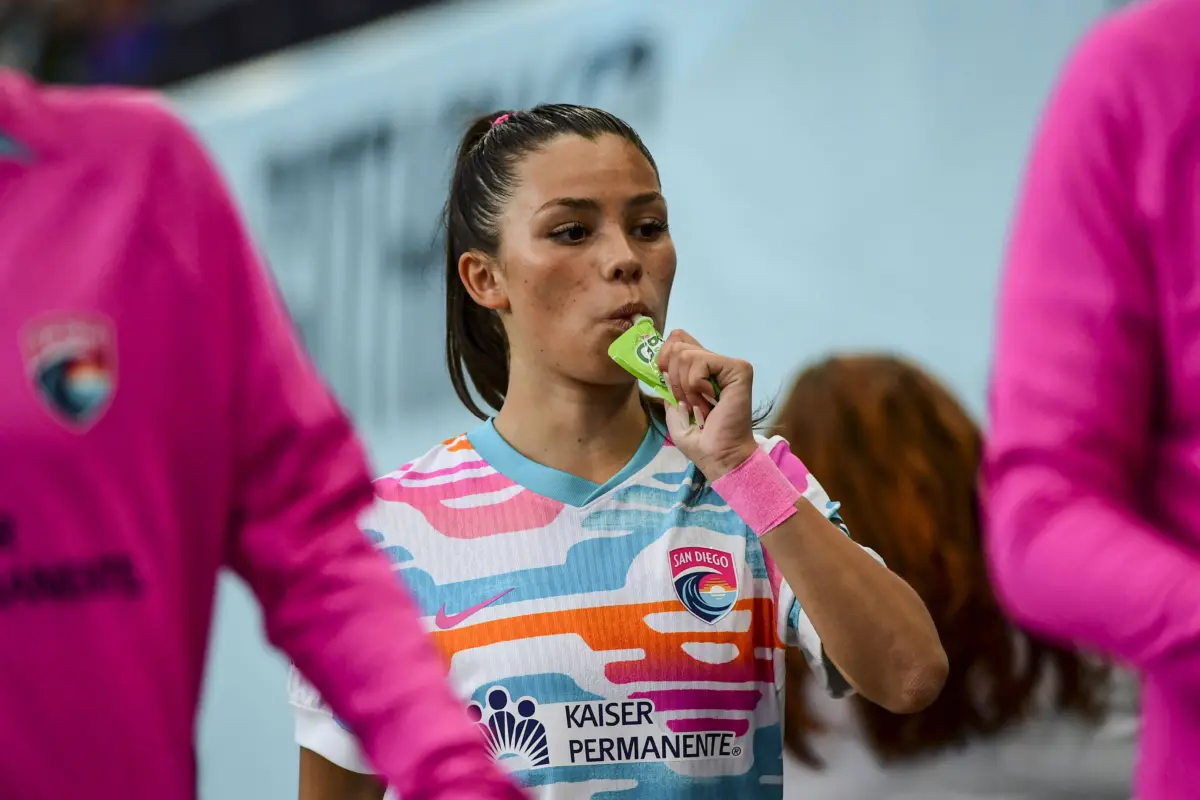 Blessing from Alex Morgan? Melanie Bárcenas got her idol's jersey. Then she broke the record