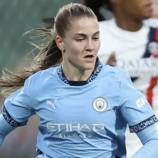 Vivianne Miedema is a superstar, but England star Jess Park surely has to start for Man City: Winners and losers as Lionesses midfielder makes a statement despite Cityzens' pre-season defeat to Paris Saint-Germain Winners & Losers Manchester City Women V.