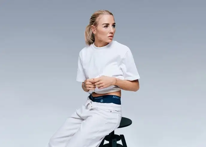 Czech brand Snuggs partners with Manchester City to support women's football and players' health.