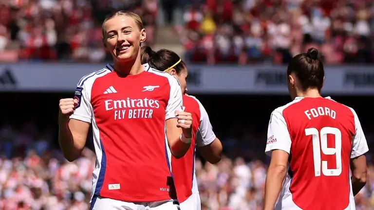 Dramatic battle for second place at the Emirates. The Gunners end the season with a 4-3 win over the Red Devils