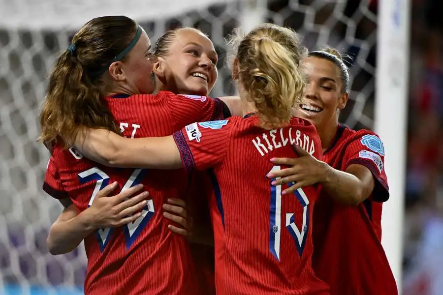 Norway advances to the quarterfinals undefeated, Iceland bids farewell with a 4:3 loss
