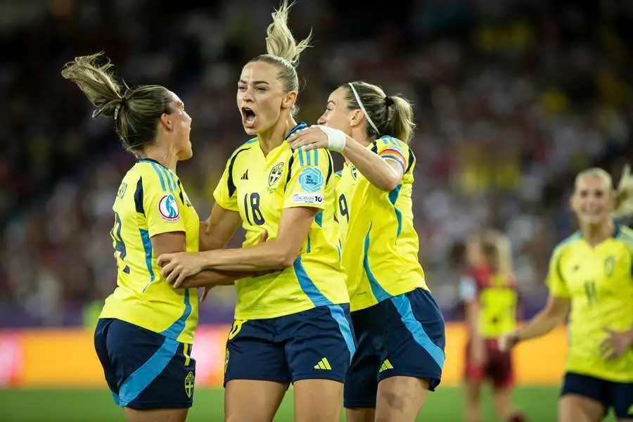 Five goals and a red card. Sweden remains undefeated and goes into the quarterfinals from the top spot