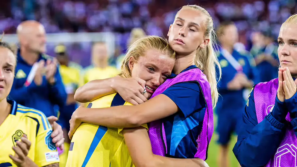 Lots of love and support for Smilla Homberg after a missed penalty