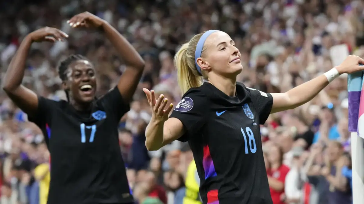 AI-Generated quick reads on Chloe Kelly & Michelle Agyemang mimic bestsellers—Sky sport warns: It's Misleading