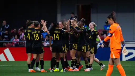 Two red cards and Rolö's first goal for United. Red devils won their second UWCL match