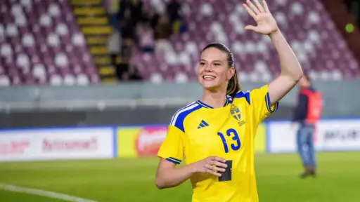 Two Friends, One Dream: The Rise of Sweden’s New Defender Bella Andersson