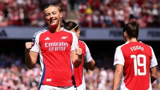 Dramatic battle for second place at the Emirates. The Gunners end the season with a 4-3 win over the Red Devils