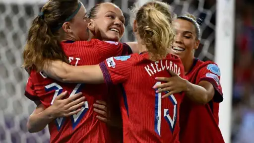 Norway advances to the quarterfinals undefeated, Iceland bids farewell with a 4:3 loss