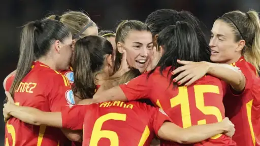 Spain remains undefeated. Italy advances to the quarterfinals despite defeat