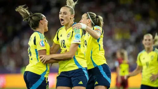 Five goals and a red card. Sweden remains undefeated and goes into the quarterfinals from the top spot