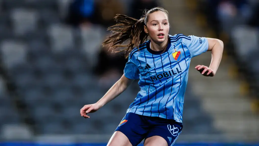 Teenager Zoe Källström follows in her father’s footsteps with debut