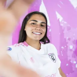 Mia León