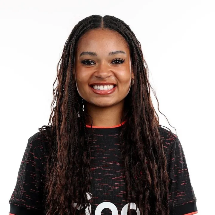 Isabella Obaze