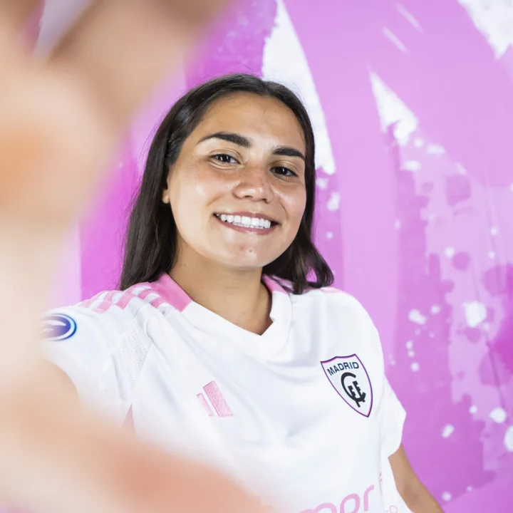 Mia León