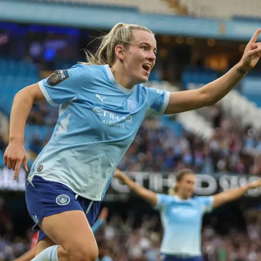 Lauren Hemp on the pitch