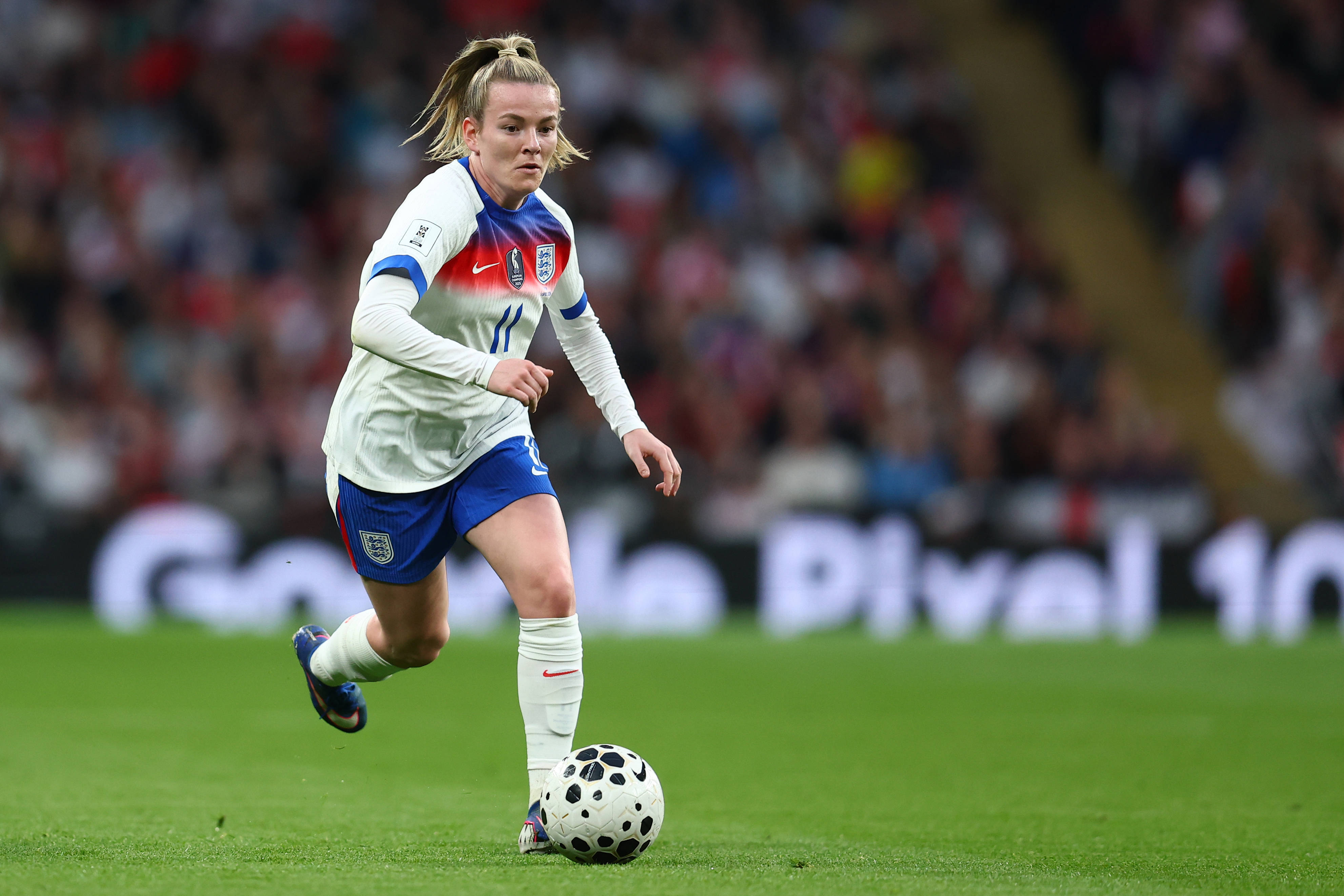 Lauren Hemp — on the pitch