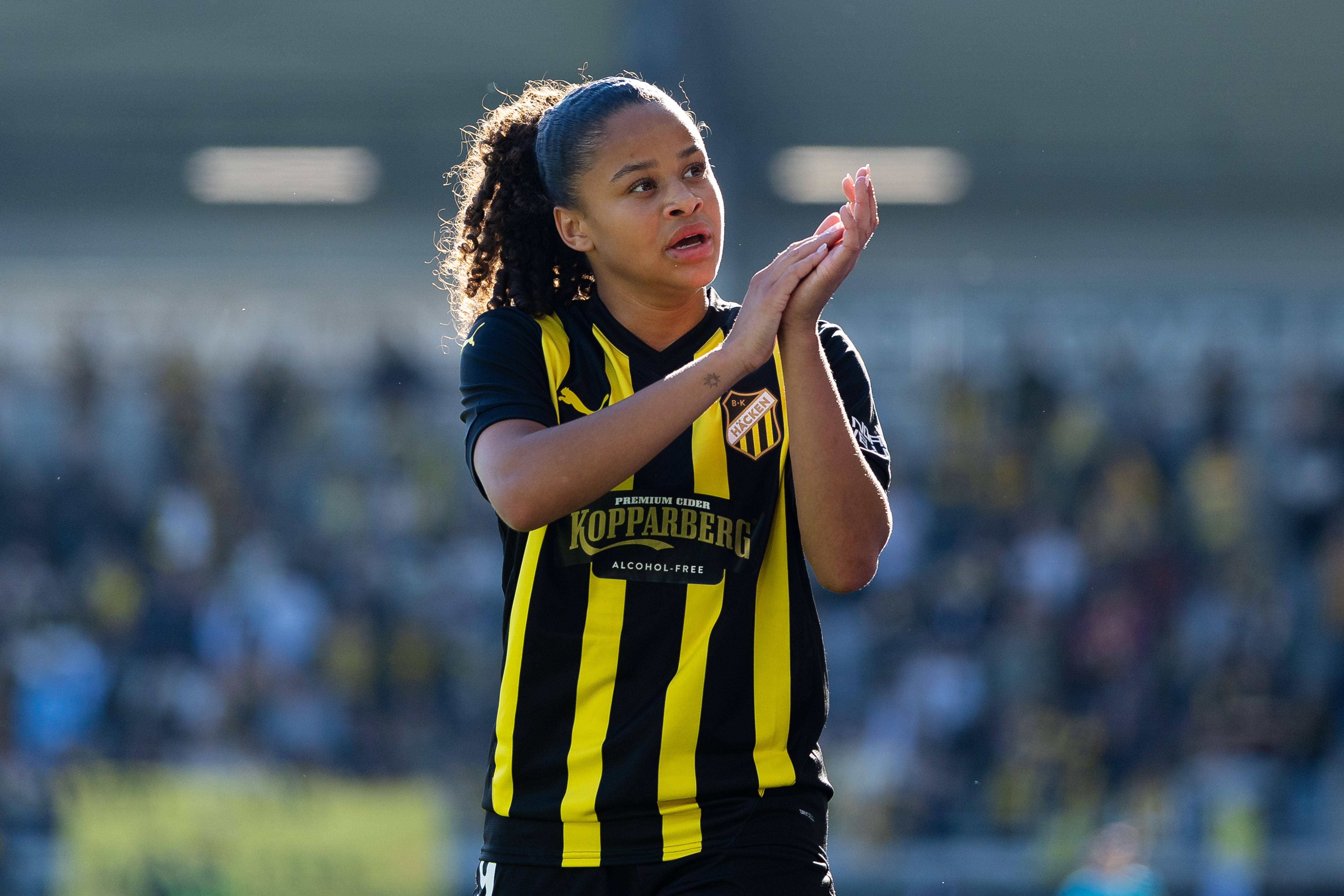 Felicia Schröder — on the pitch